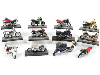 Lot 90 - DIVERS (12)