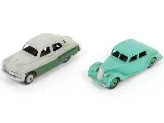 Lot 252 - DINKY TOYS (GB) (2)