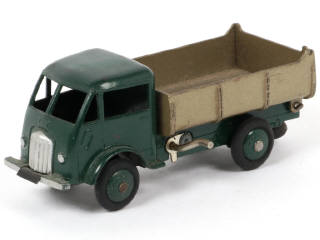 Lot 236 - DINKY TOYS (FRANCE) (1)