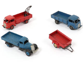 Lot 250 - DINKY TOYS (FRANCE) (4)