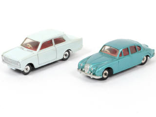 Lot 157 - DINKY TOYS (GB) (2)