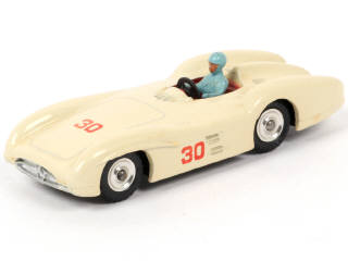 Lot 145 - DINKY TOYS (GB) (1)