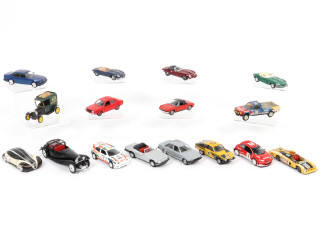 Lot 135 - DIVERS (16)