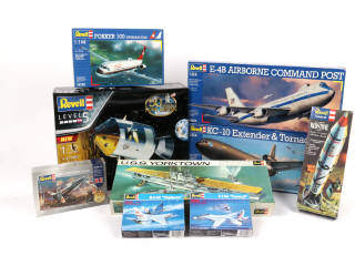 Lot 72 - REVELL (USA) (9)