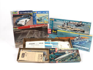 Lot 74 - REVELL (USA) (9)