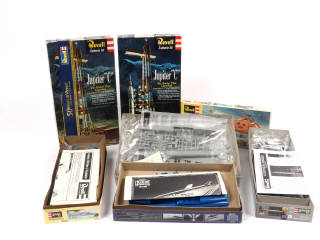 Lot 70 - REVELL (USA) (9)