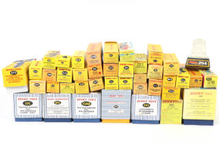 Lot 32 - DIVERS (40)