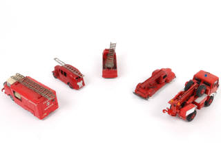 Lot 241 - DIVERS (5)