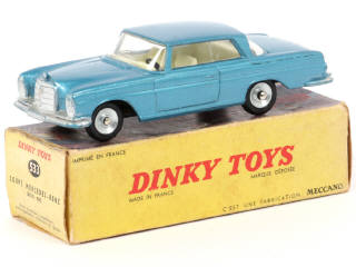 Lot 157 - DINKY TOYS (FRANCE) (1)