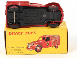 Lot 141 - DINKY TOYS (FRANCE) (1)