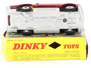 Lot 147 - DINKY TOYS (FRANCE) (1)