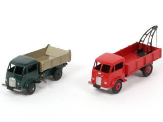 Lot 227 - DINKY TOYS (FRANCE) (2)