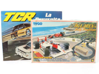 Lot 8 - DIVERS (2)