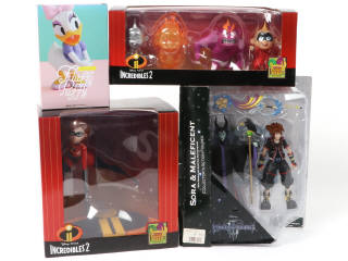 Lot 116 - DIVERS (8)