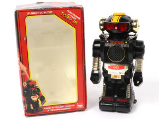 Lot 9 - DIVERS (3)
