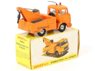 Lot 354 - DINKY TOYS (FRANCE) (1)