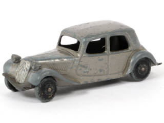 Lot 147 - DINKY TOYS (FRANCE) (1)