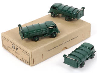 Lot 316 - DINKY TOYS (FRANCE) (4)
