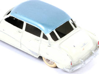 Lot 224 - DINKY TOYS (FRANCE) (1)