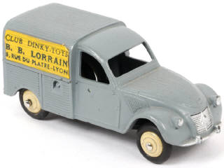 Lot 215 - DINKY TOYS (FRANCE) (1)