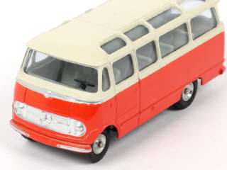 Lot 337 - DINKY TOYS (FRANCE) (1)