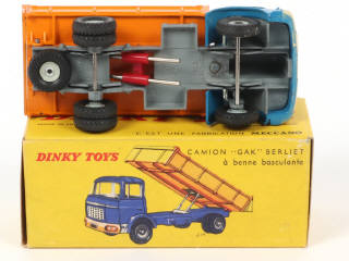 Lot 350 - DINKY TOYS (FRANCE) (1)
