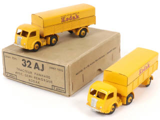Lot 340 - DINKY TOYS (FRANCE) (3)