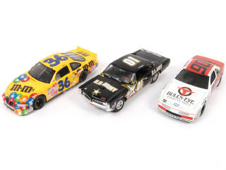 Lot 37 - DIVERS (3)