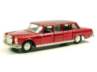 Lot 152 - DINKY TOYS (GB) (1)