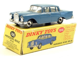 Lot 174 - DINKY TOYS GB (1)