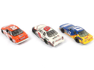 Lot 22 - DIVERS (3)