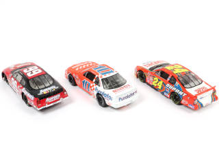 Lot 23 - DIVERS (3)