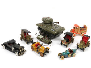 Lot 37 - DIVERS (8)
