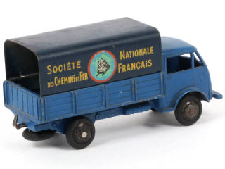 Lot 189 - DINKY TOYS (FRANCE) (1)