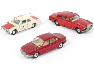 Lot 122 - DINKY TOYS (GB) (3)