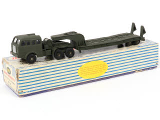 Lot 208 - DINKY TOYS (FRANCE) (1)