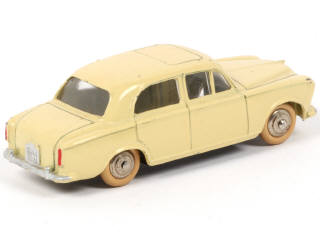 Lot 133 - DINKY TOYS (FRANCE) (1)