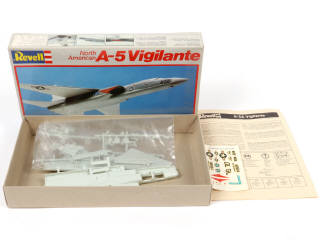 Lot 51 - REVELL (USA) (10)