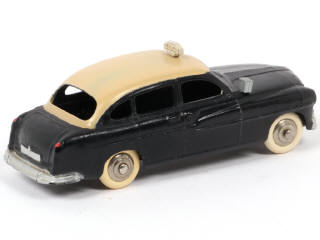 Lot 146 - DINKY TOYS (FRANCE) (1)