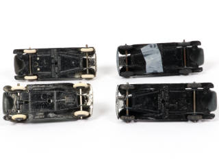 Lot 129 - DINKY TOYS (GB) (4)