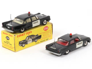 Lot 110 - DINKY TOYS (GB) (2)