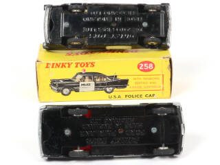Lot 110 - DINKY TOYS (GB) (2)