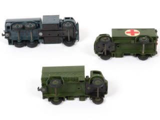 Lot 113 - DINKY TOYS (GB) (3)