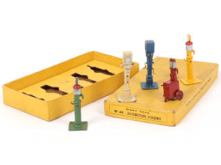 Lot 139 - DINKY TOYS (FRANCE) (1)