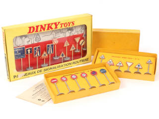 Lot 141 - DINKY TOYS (FRANCE) (3)