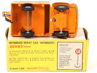 Lot 117 - DINKY TOYS (FRANCE) (1)