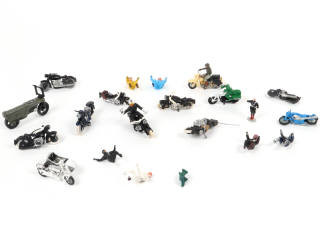 Lot 121 - DIVERS (13)