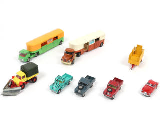 Lot 140 - CORGI TOYS (GB) (8)