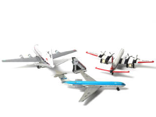 Lot 195 - DIVERS (3)