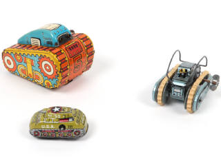 Lot 215 - DIVERS (3)